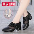 2019年冬季女鞋新款断码真皮处理方头侧拉链粗高跟时尚流行短靴子